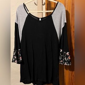 Sz Large Women’s Top Mai Soli Brand NWT